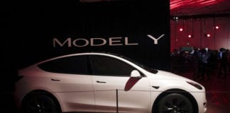 Video Tesla Model Y giá rẻ, có thể vượt qua Toyota Rav 4