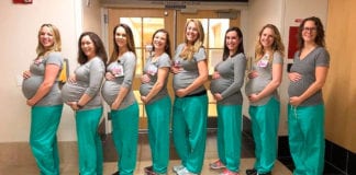 Chín y tá khoa sản phụ một bệnh viện ở Maine có thai gần như cùng lúc