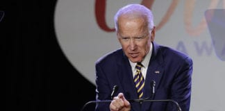 Video Joe Biden nhiều hy vọng được phiếu của giới thích khỏa thân