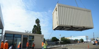 Video Một thành phố ở OC dùng container làm chỗ ở cho người vô gia cư