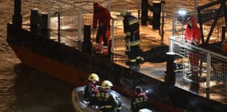 Video Chìm thuyền ở Hungary, 7 du khách Nam Hàn chết, 21 mất tích