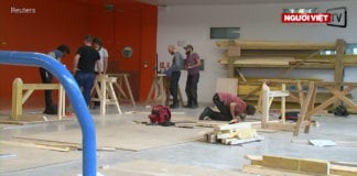 Thợ thủ công trẻ cố gắng được chọn xây dựng Nhà Thờ Đức Bà Paris