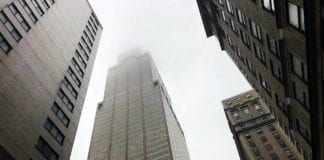 Video Máy bay gặp nạn, bốc cháy trên nóc tòa nhà 54 tầng ở New York