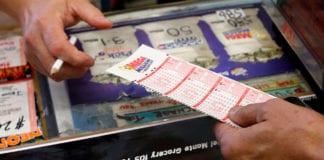 Video Trúng số Mega Millions, bị tòa bắt chia cho vợ cũ $15 triệu