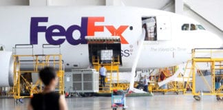 Video Trả đũa Mỹ vụ Huawei, Trung Quốc điều tra FedEx