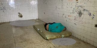 Những cảnh rùng mình ở bệnh viện lớn của Venezuela
