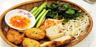Video Người Việt Bếp Việt: Cách làm chạo tôm bọc mía
