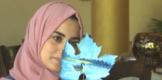 Người đẹp Palestine vẽ tranh bằng lá nho