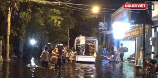 Video phóng sự Việt Nam Dân Sài Gòn khốn khổ vì nước ngập