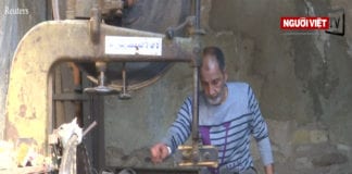 Video Nghề làm guốc gỗ truyền thống ở Ai Cập ‘lên ngôi’ trở lại