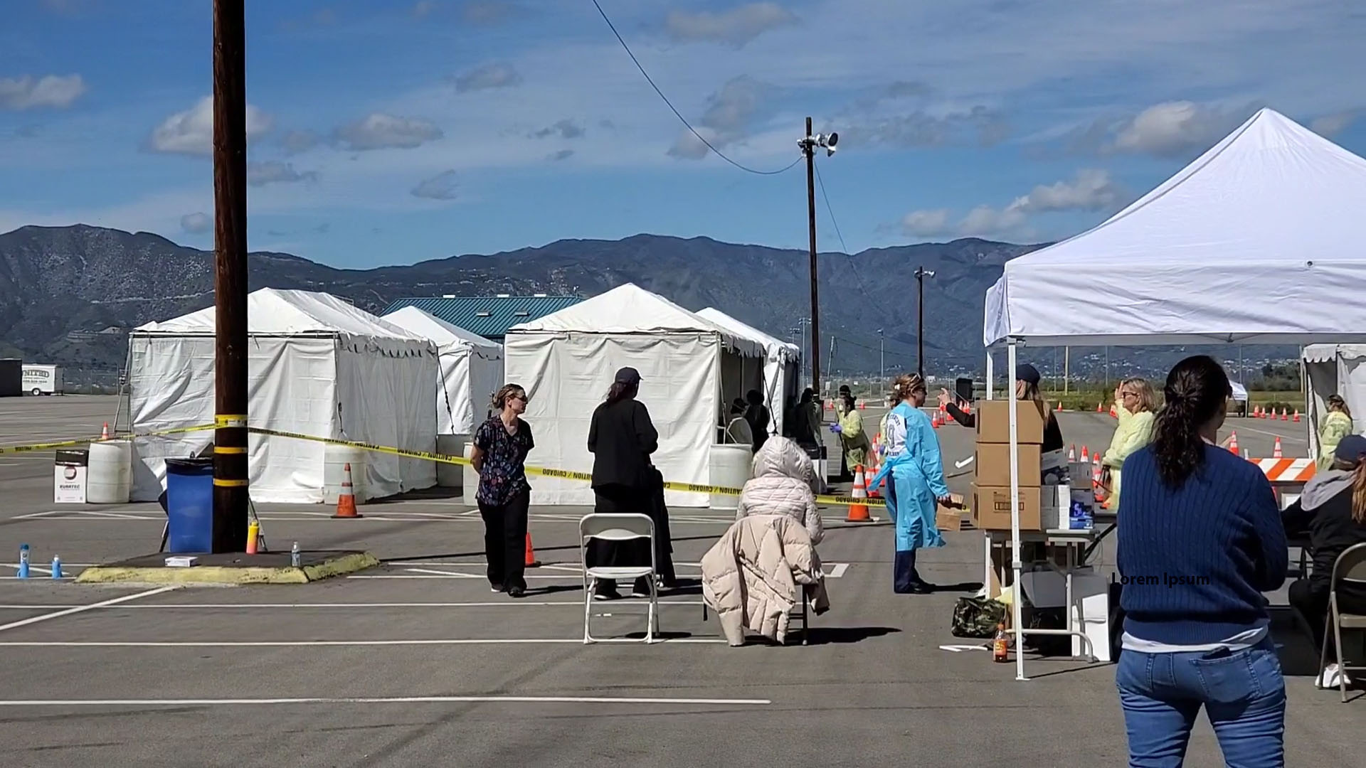 Cận cảnh xét nghiệm 'drive-thru' COVID-19 miễn phí ở Mỹ