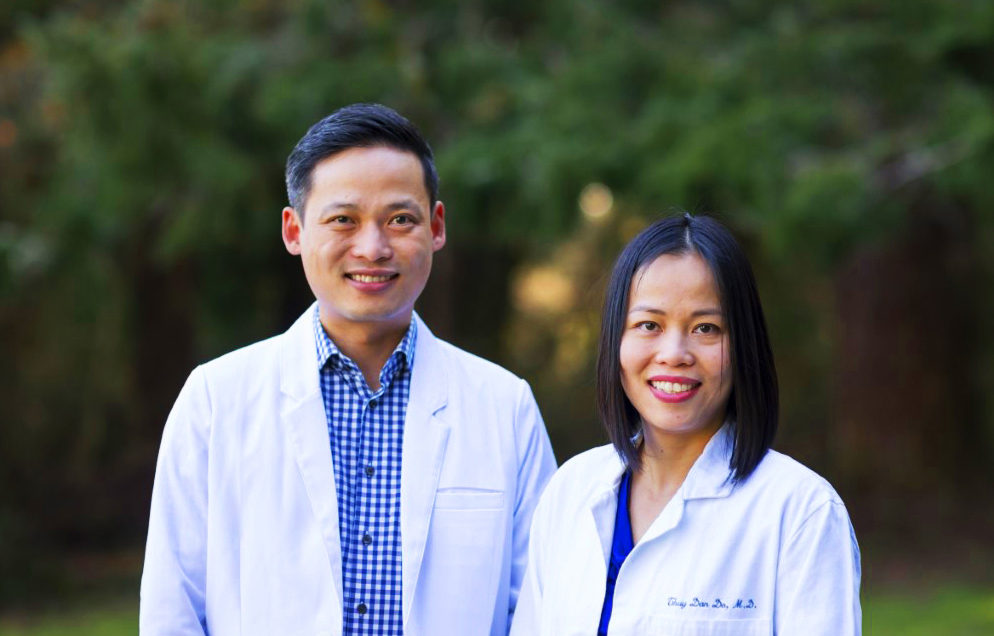 Hai chị em bác sĩ gốc Việt ở Seattle khám bệnh miễn phí trong mùa ...