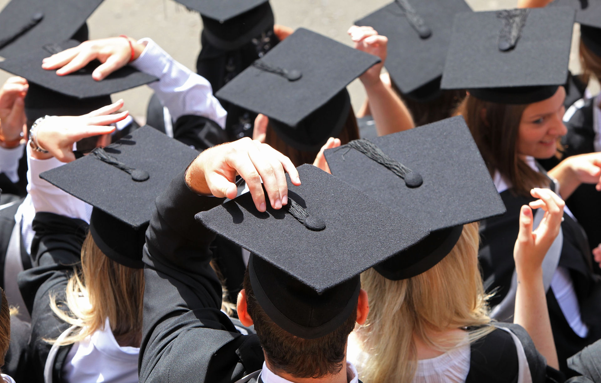 Ra trường thời COVID-19 - Lá thư ba mẹ gửi con ngày tốt nghiệp