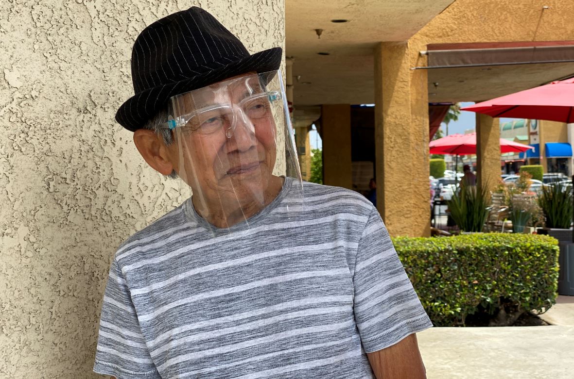 Mang khẩu trang ở Little Saigon: Chín người 10 ý