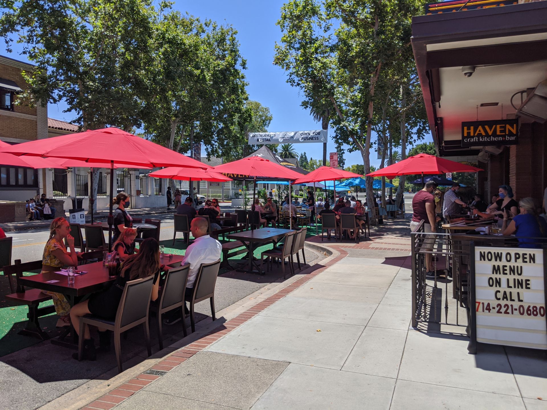 Video Nhà hàng cho khách ăn ngoài trời tại phố cổ Old Towne Orange