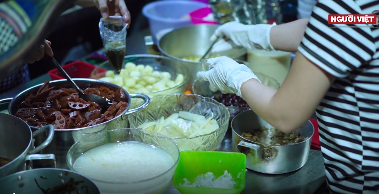 Video Đi ăn chè “âm phủ” 70 năm tuổi ở Chợ Lớn, Sài Gòn