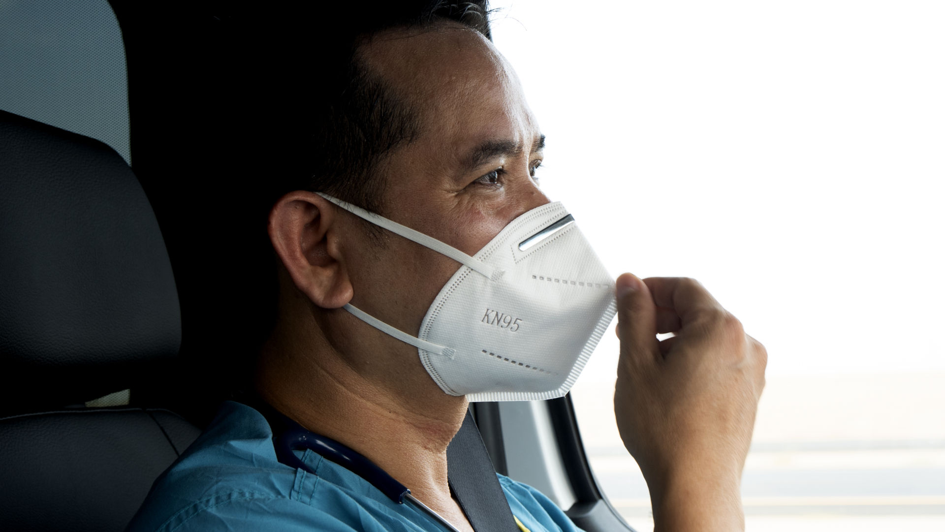 Bác sĩ gốc Việt ở biên giới Mexico chữa và đưa thức ăn miễn phí cho bệnh nhân COVID-19