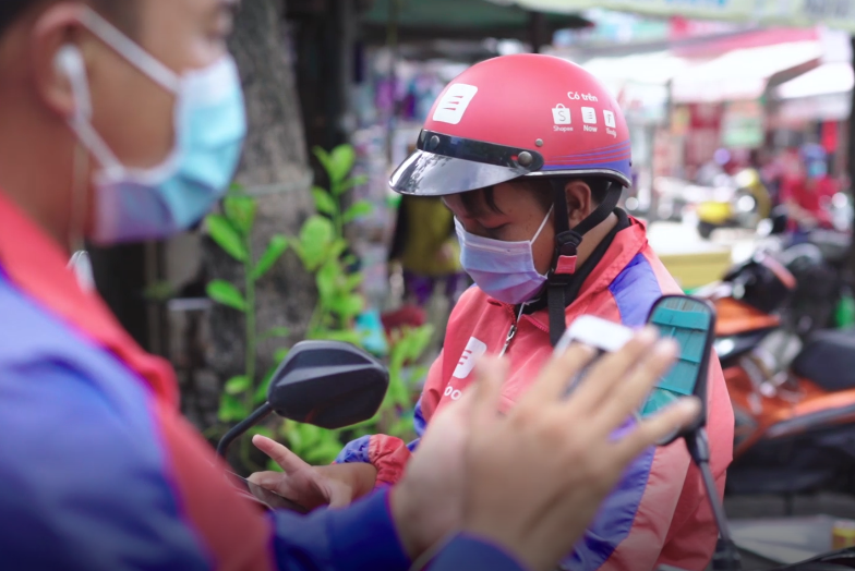 Shipper Sài Gòn nhọc nhằn mưu sinh mùa dịch COVID-19