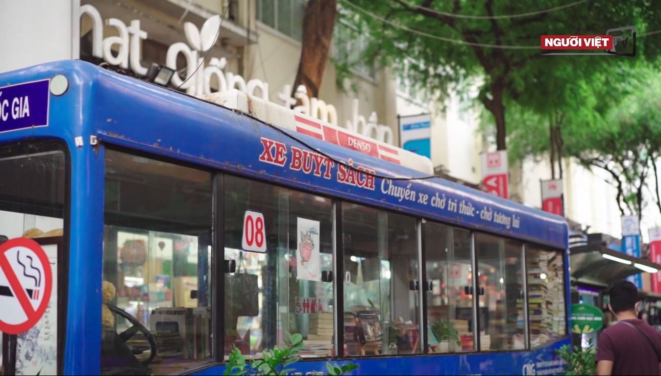 Dạo chơi đường sách Sài Gòn