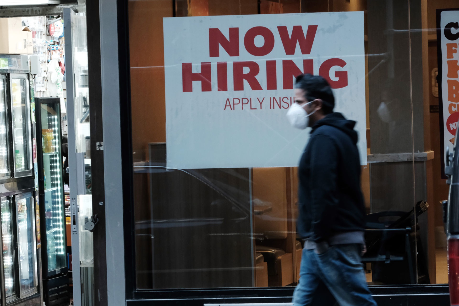 Đơn khai thất nghiệp ở Mỹ cuối năm 2021 ít hơn trước dịch COVID-19