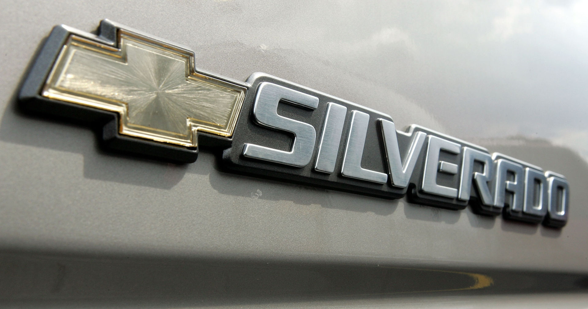 GM sản xuất pickup truck Silverado chạy điện vào đầu 2023