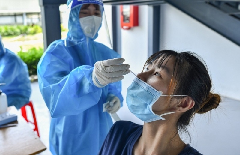 Công nhân ở Bình Dương bị trừ tiền xét nghiệm COVID-19 cả tháng lương
