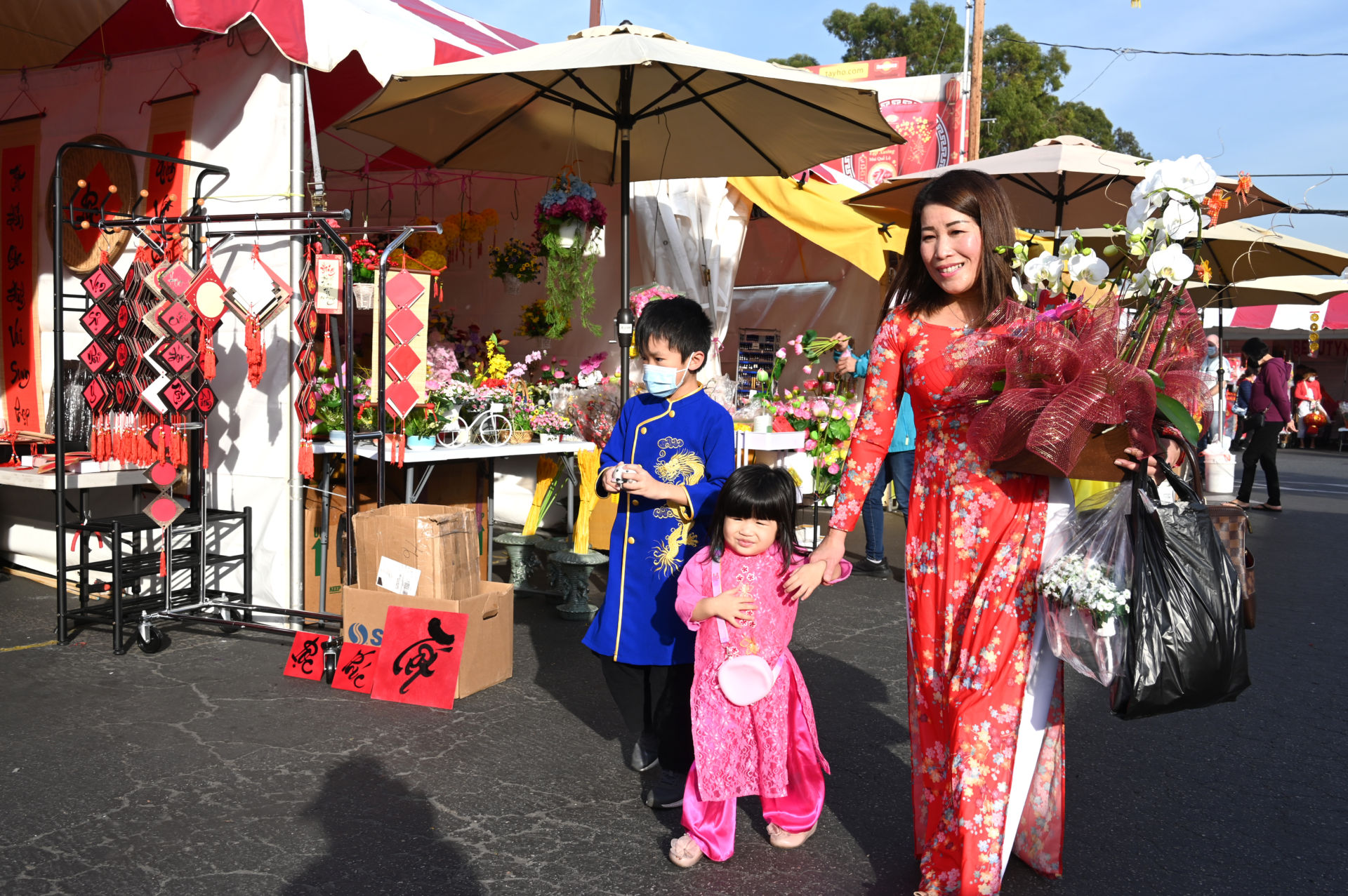Chợ hoa Phước Lộc Thọ mang không khí Tết đến Little Saigon