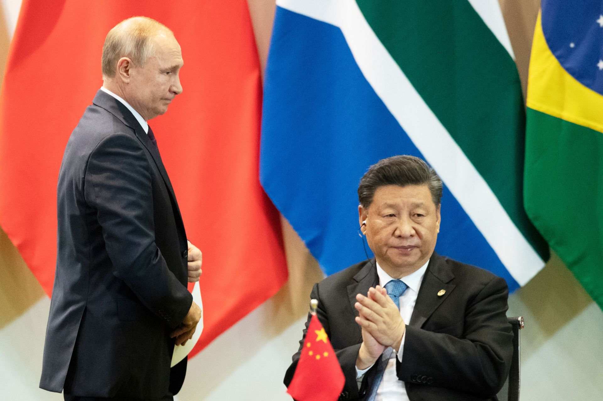 ‘Gấu’ Nga đuối sức, kêu cứu, Trung Quốc ‘ngó lơ,’ vì sợ bị cấm vận kinh tế