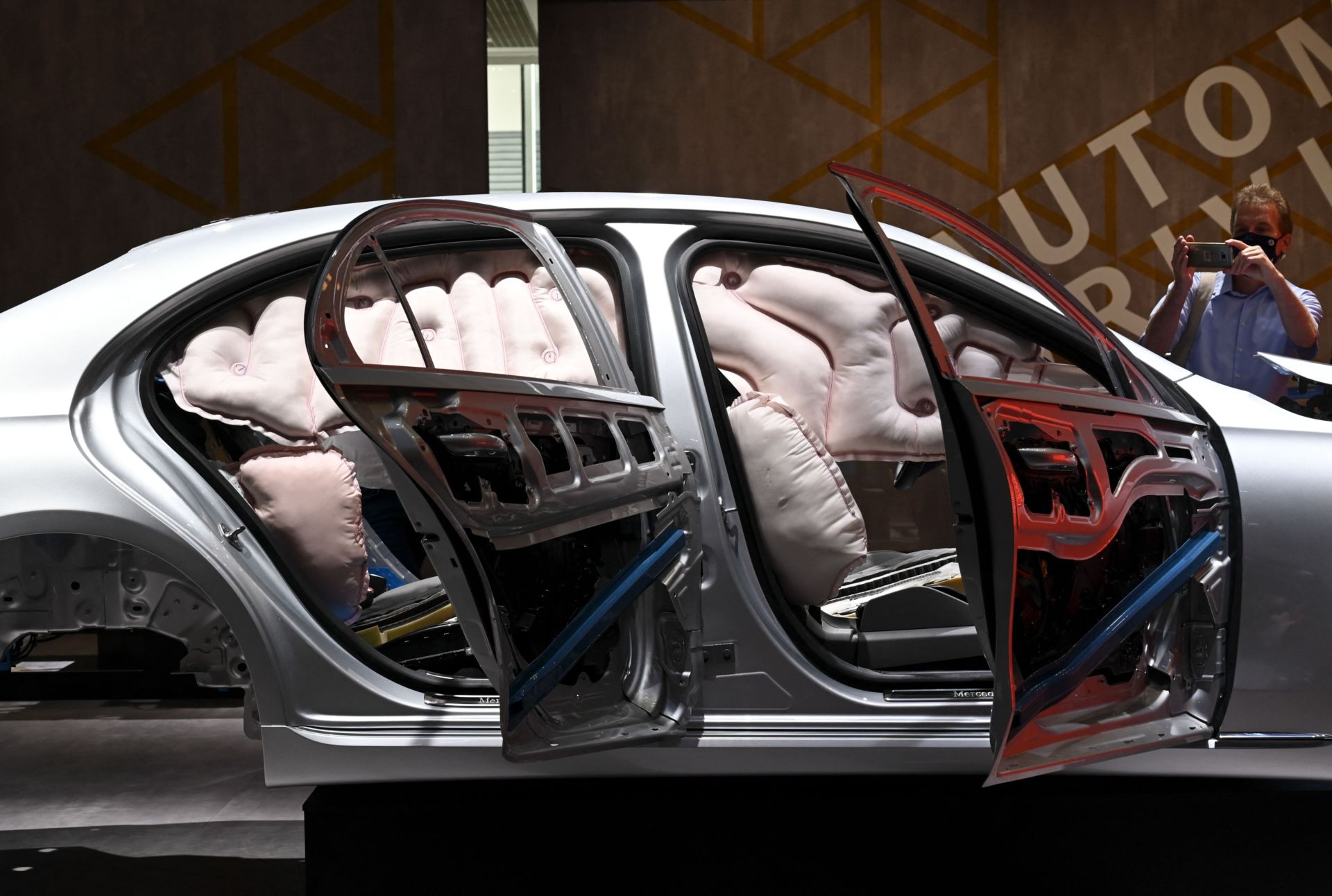 TS-airbag-on-car