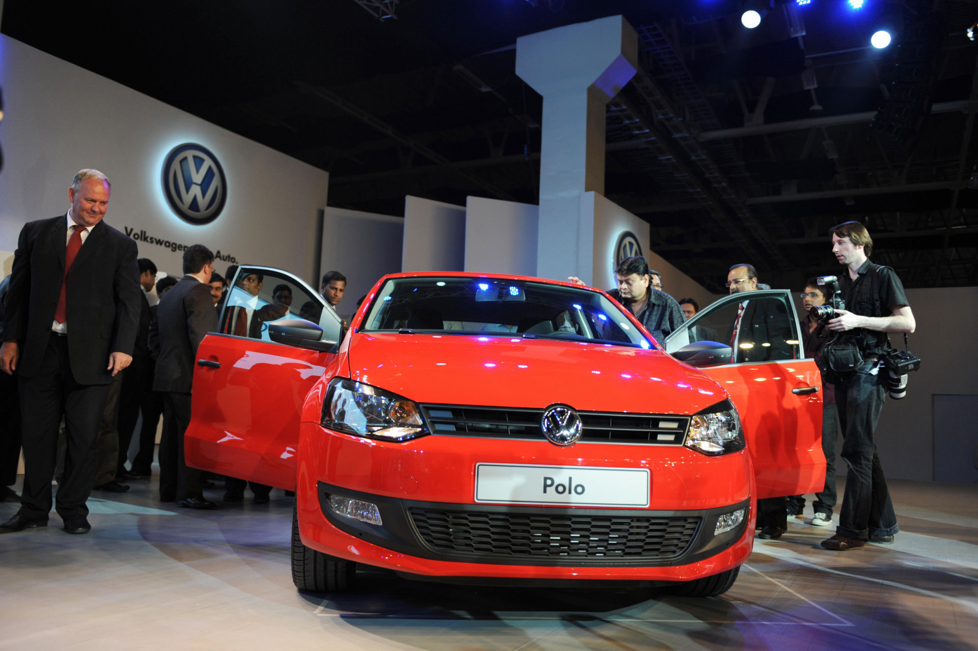 Volkswagen qua mặt Tesla, giới thiệu mẫu xe điện giá rẻ $26,500 XH-volkswagen-xe-dien-re