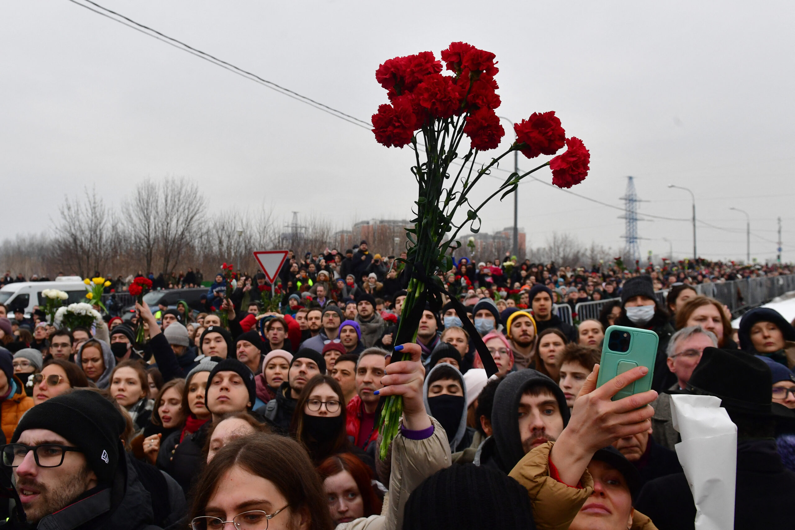 Hàng ngàn người tụ họp tiễn đưa nhà lãnh đạo phe đối lập Navalny ở Moscow