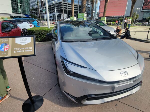 Toyota Prius là mẫu xe hybrid phổ biến nhất trên thị trường. (Hình HD/Người Việt)