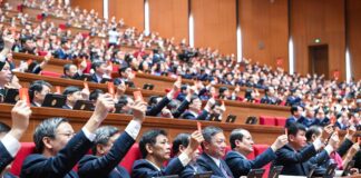 Phiên trù bị Đại Hội Đảng 14 diễn ra sáng 19 Tháng Giêng, với sự tham dự của các lãnh đạo chủ chốt đảng CSVN, nhà nước và hơn 1,500 đại biểu. (Hình: VnExpress)