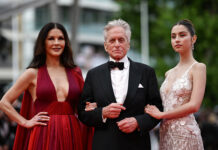 Con gái Michael Douglas và Catherine Zeta-Jones nối nghiệp cha mẹ