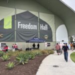OC mở Freedom Hall để cư dân tạm trú, Garden Grove hoãn ‘Diễn Hành Strawberry Festival’