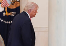 Tòa mở lại vụ kiện IRS của Trump, đánh giá thỏa thuận dàn xếp $1.8 tỷ