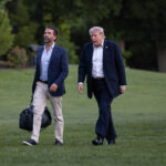 Trump rút vụ kiện IRS $10 tỉ, trao đổi bằng quỹ $1.8 tỉ cho đồng minh