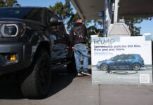 Newsom khuyên cư dân California tránh trạm xăng Chevron vì giá cao
