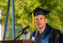 Cựu quân nhân tốt nghiệp thủ khoa Santiago Canyon College với hai bằng đại học