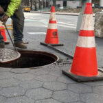 Cảnh sát New York điều tra video 2 nhóm người dưới cống chui lên