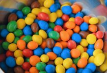 M&M không dùng màu nhân tạo cho sản phẩm mới, bỏ 2 màu