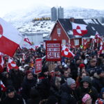 Khi kền kền lượn lờ trên đầu Greenland