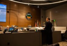 HĐGS Orange County bị chỉ trích vì không công khai thảo luận ngân sách mới