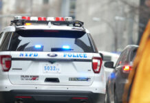 2 ông, gồm người Châu Á, bị đâm vô cớ giữa ban ngày ở Manhattan