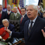 FBI đến tư gia của cố TNS Lindsey Graham, ‘thuyết âm mưu’ bùng nổ
