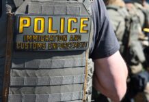 ICE bắn chết ông Mexico trong lúc chặn xe ở Houston