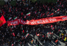 Iran thề ‘đòi nợ máu,’ Trump đe dọa tấn công toàn diện nếu bị ám sát