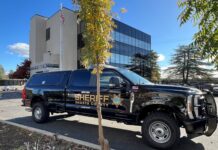 Hai cha con dùng súng bắt cóc hai nhân viên kiểm lâm tại Bắc California