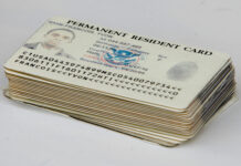 Chính quyền Trump khôi phục quy định từ chối cấp thẻ xanh cho người nhận trợ cấp xã hội
