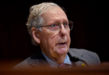 Thống đốc Kentucky đòi thông tin về sức khỏe Mitch McConnell